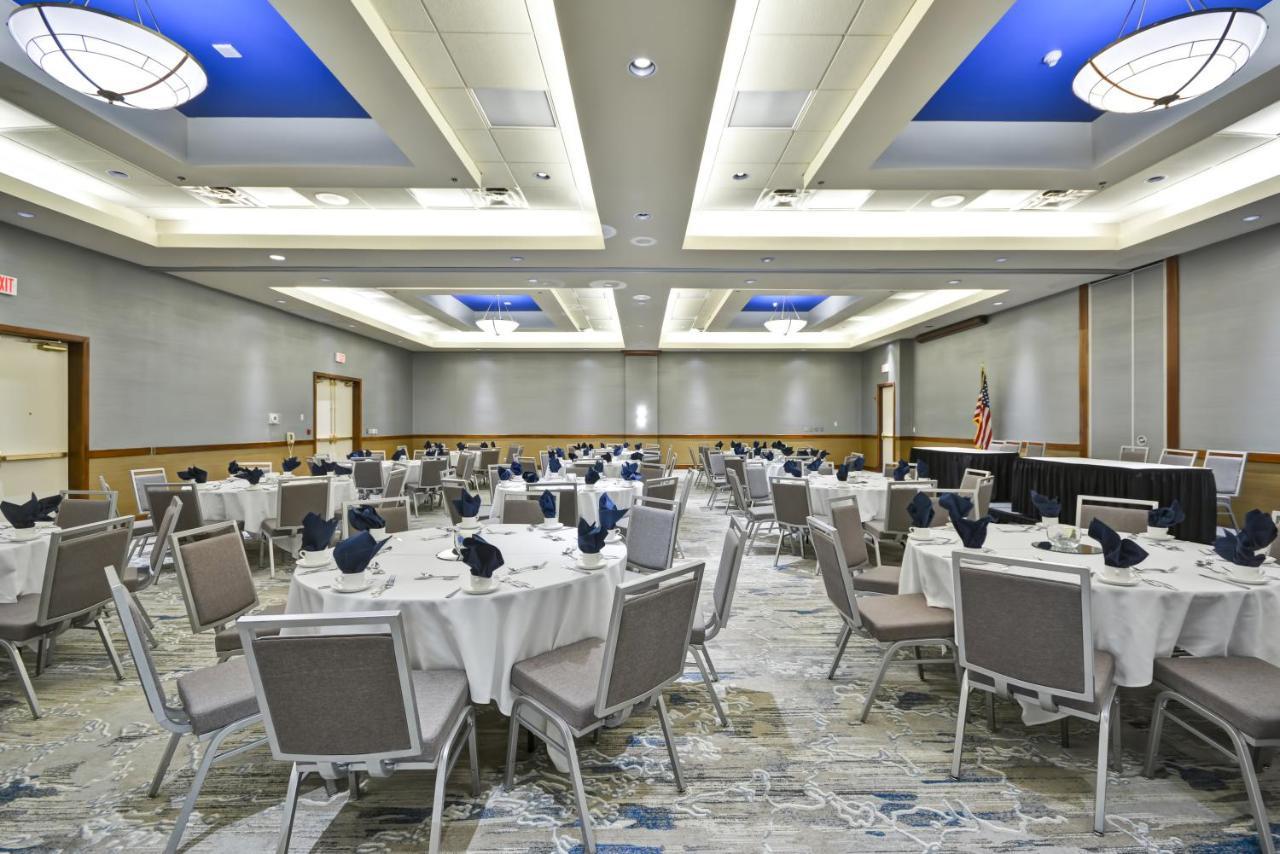 Crowne Plaza Tulsa Hotel Southern Hills Экстерьер фото