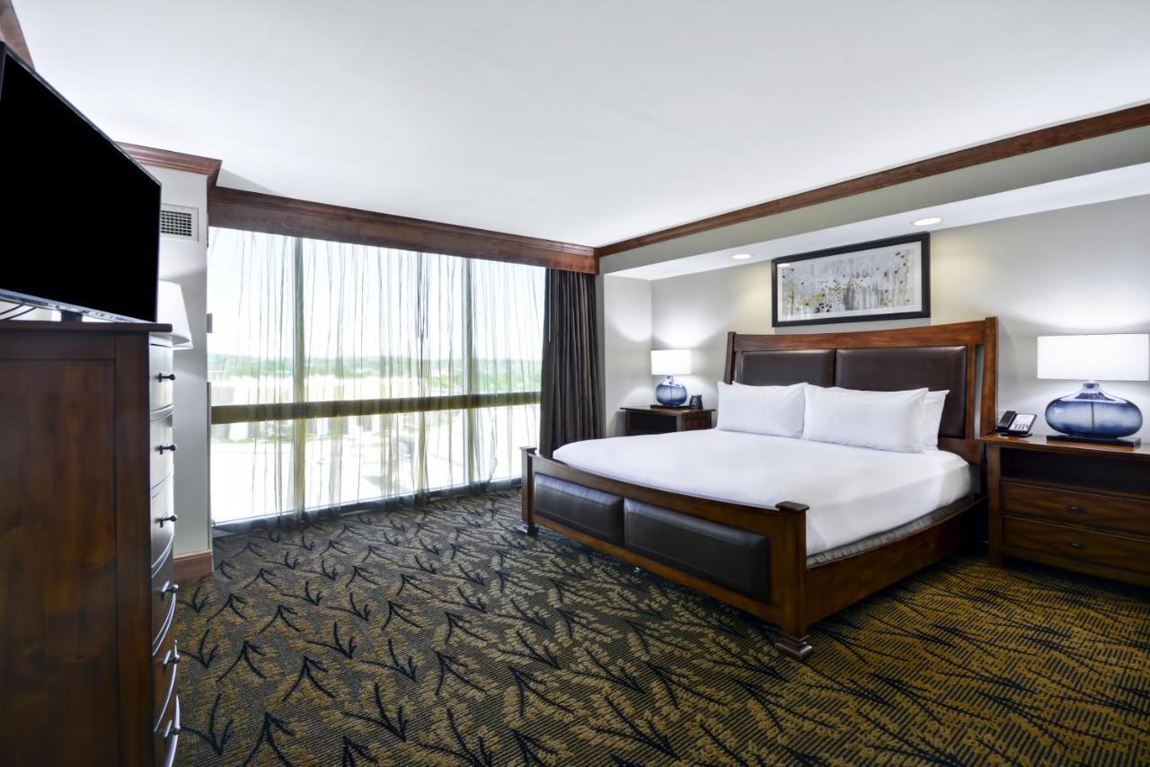 Crowne Plaza Tulsa Hotel Southern Hills Номер фото