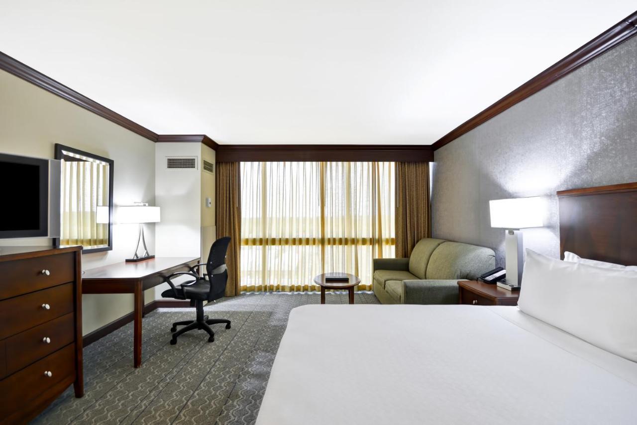 Crowne Plaza Tulsa Hotel Southern Hills Номер фото