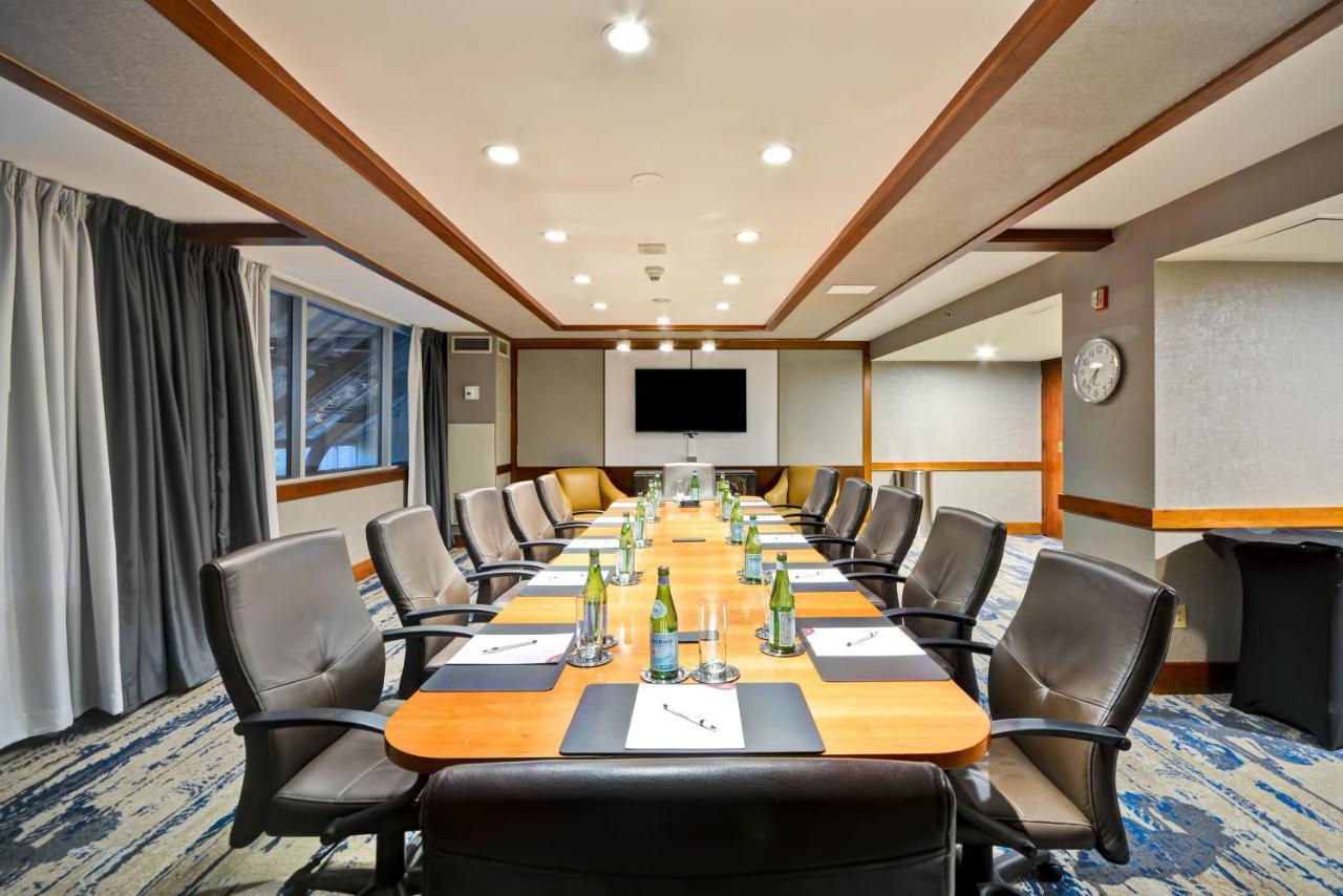 Crowne Plaza Tulsa Hotel Southern Hills Экстерьер фото