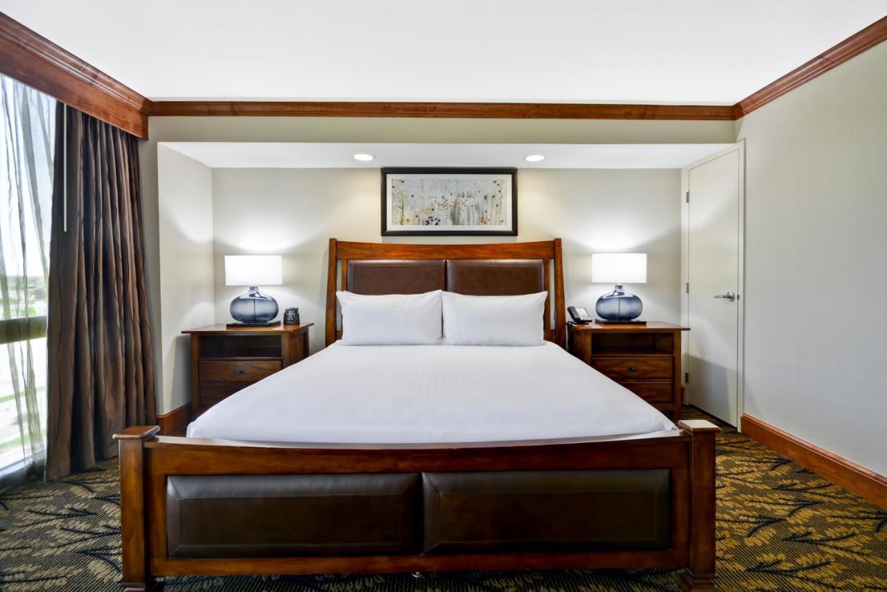 Crowne Plaza Tulsa Hotel Southern Hills Экстерьер фото